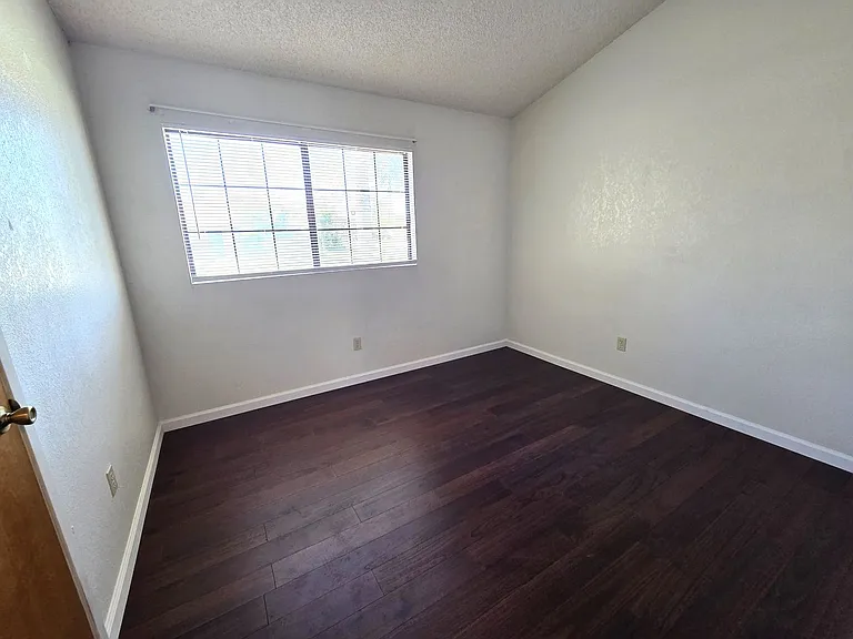 550 Black Oak Ave — Photo 7