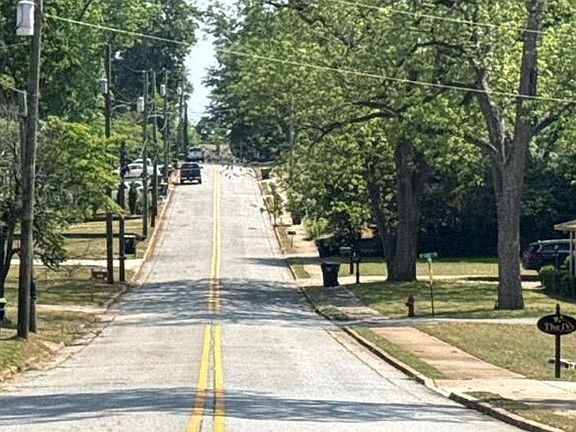 4th image of 306 Jackson Ave