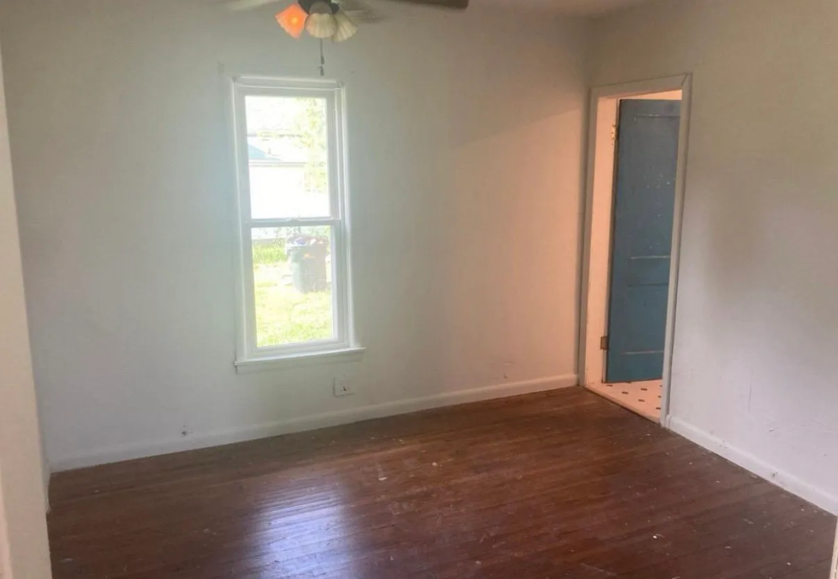 713 S Elm St — Photo 3