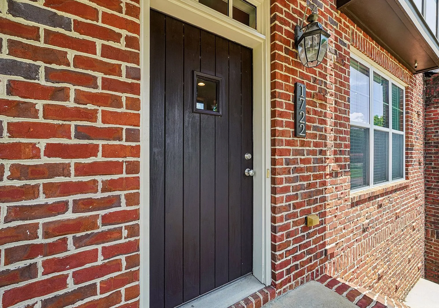 Beverly Townhomes — Photo 2