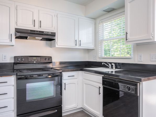 890 NW Division St APT 9