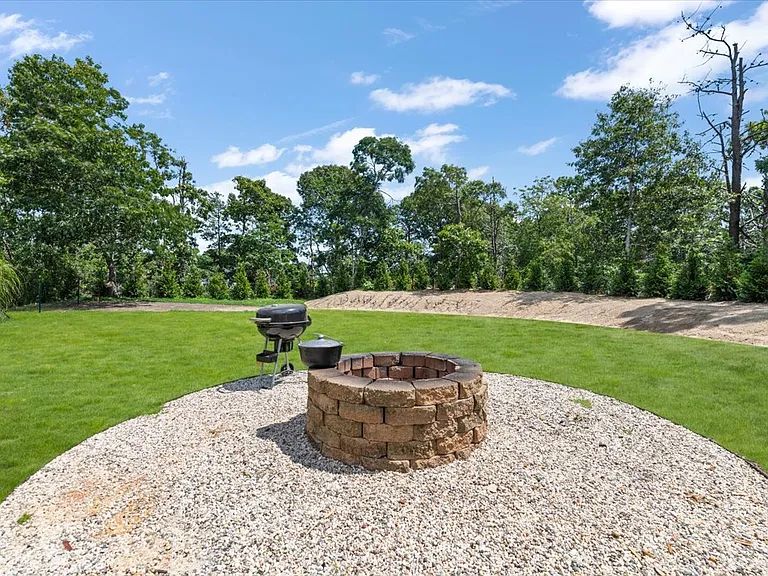 280 Shinnecock Hills Rd — Photo 65