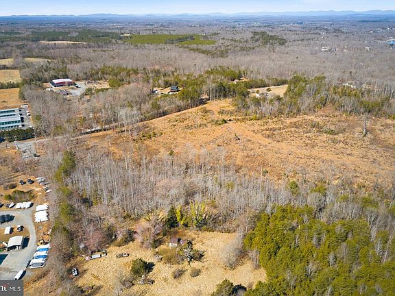 5th image of 402 Oak Grove Dr