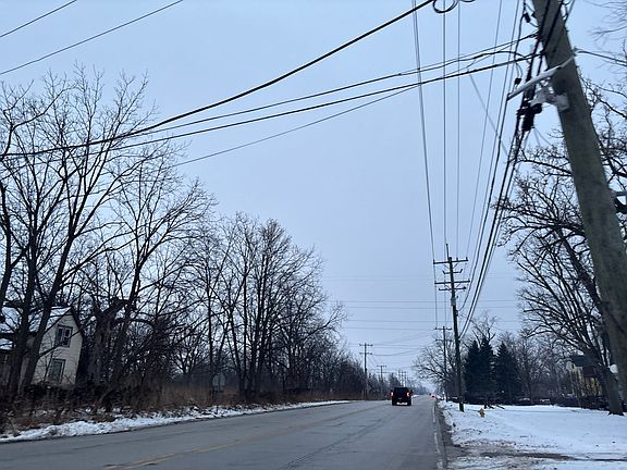 4th image of 1646 Main St