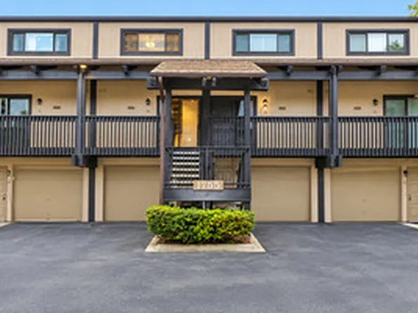 1755 Rand Rd, Des Plaines, IL 60016