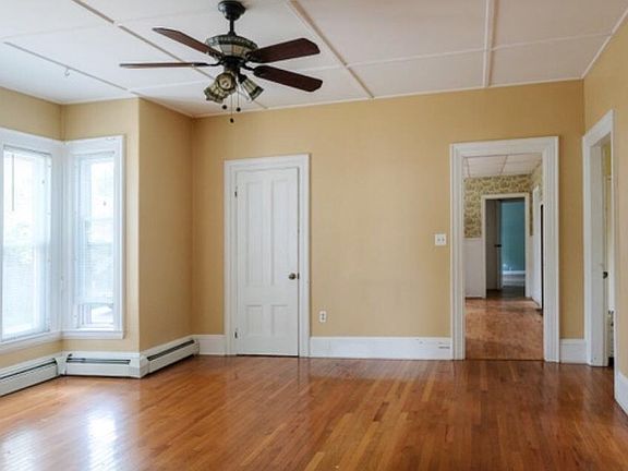 5th image of 151 Sandwich St