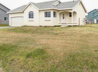 13715 E Field Ln, Palmer, AK 99645