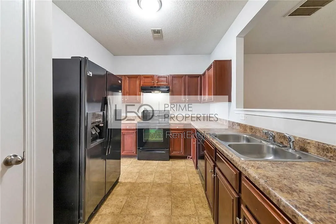 3 bed, 2.5 bath, 1544 sqft, $1,695 — Photo 3