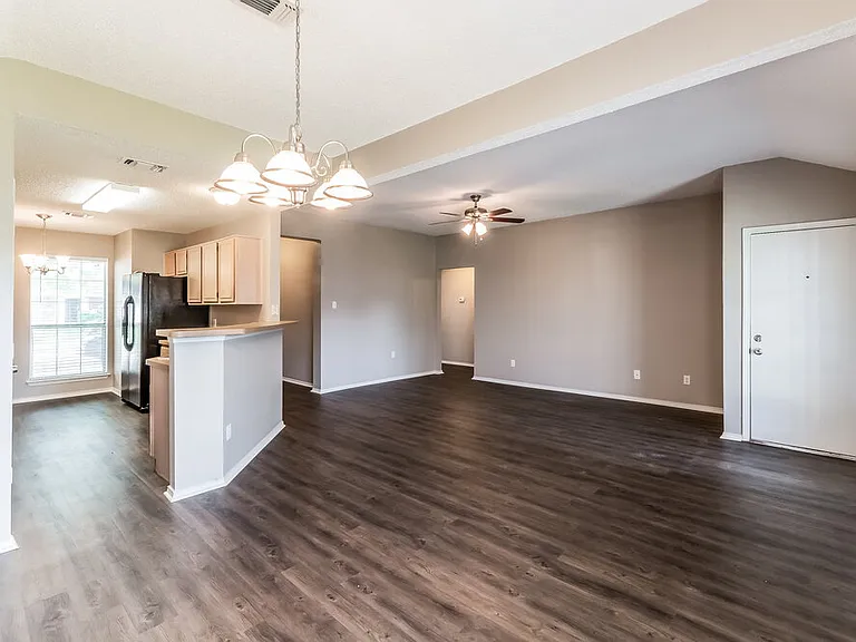 1433 Spicewood Dr — Photo 7