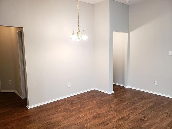 5th image of 413 Shadow Grass Ave