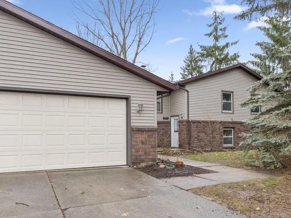 4690 Stauffer Ave SE, Kentwood, MI 49508