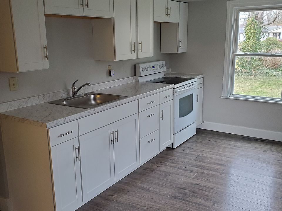 1st image of 921 Washington St #1