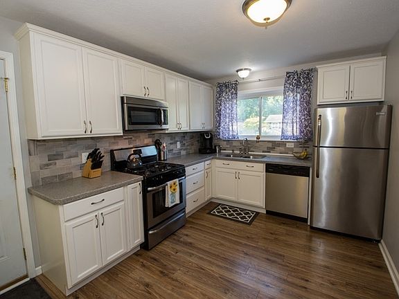 4th image of 2962 Providence Dr
