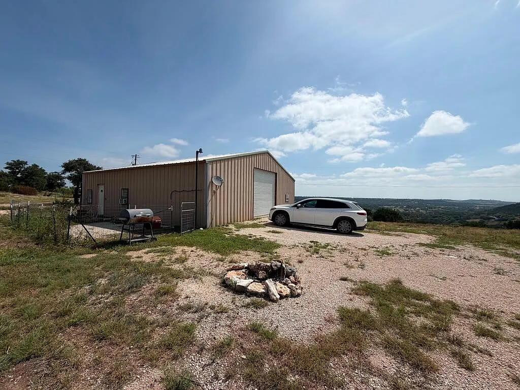 2 bed, 1.0 bath, 1558 sqft, $1,500 — Photo 1