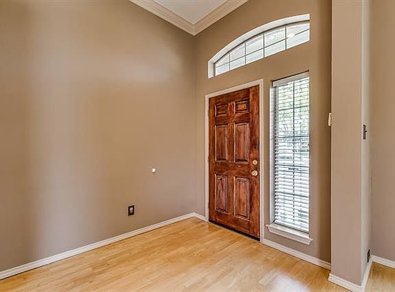 4th image of 10409 Samantha Dr