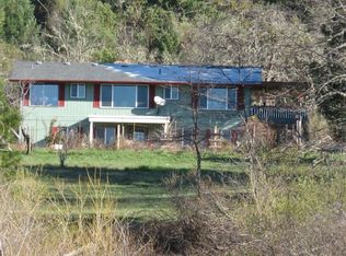 424 Reagor Ln, Cave Junction, OR 97523