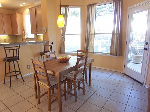 Breakfast dining room