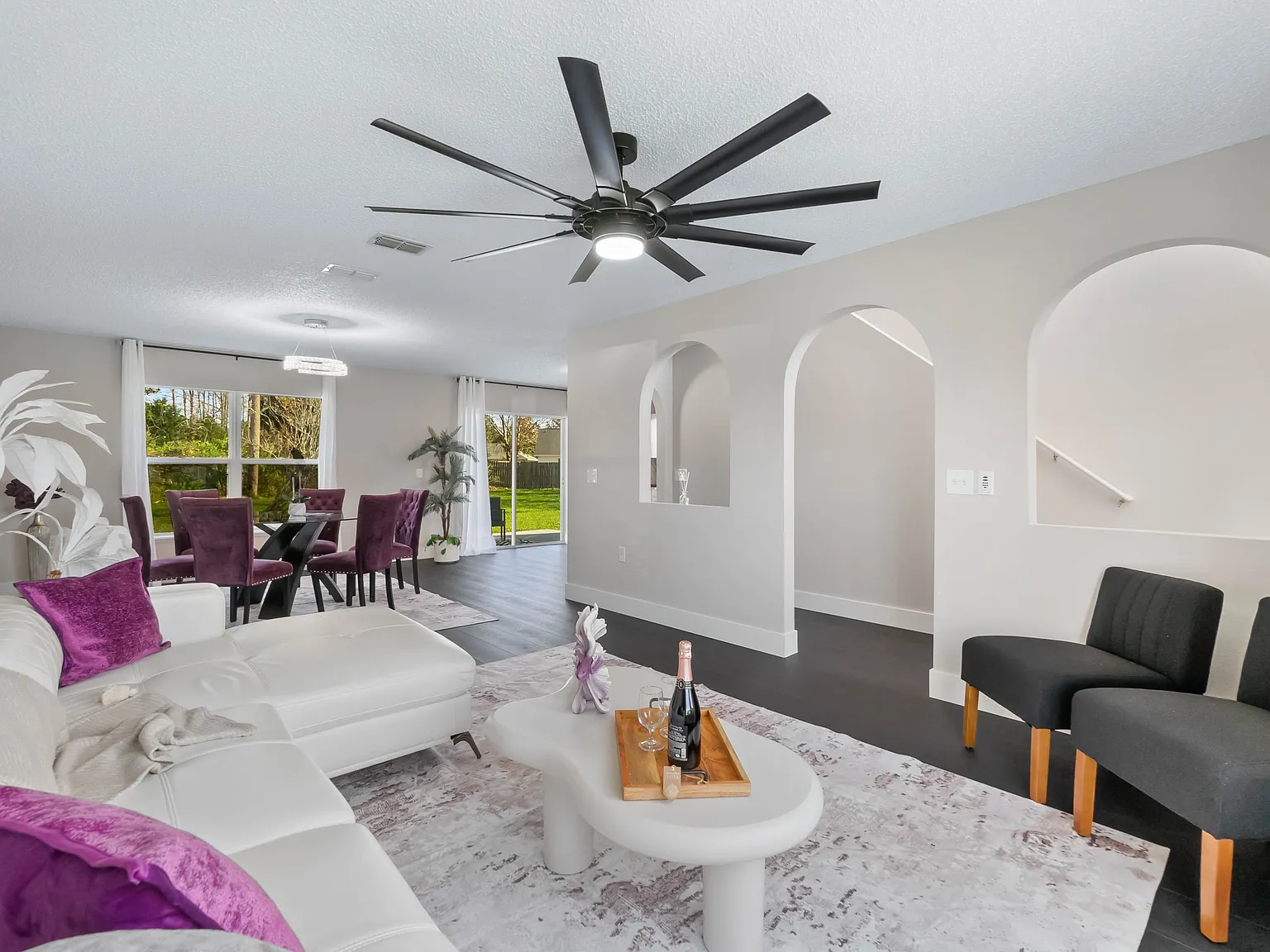3 bed, 2200 sqft, $2,450 — Photo 3