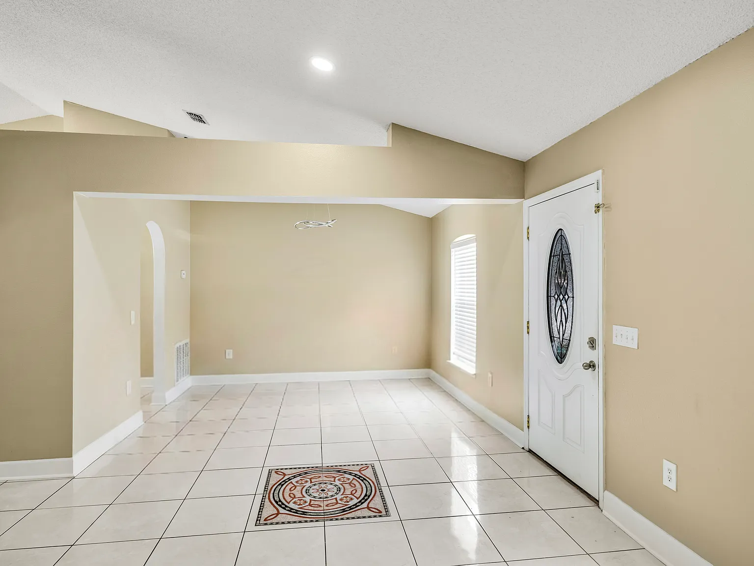 3 bed, 1617 sqft, $1,750 — Photo 4