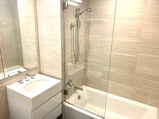 Rented by Luxury Apartments LIC | media 28