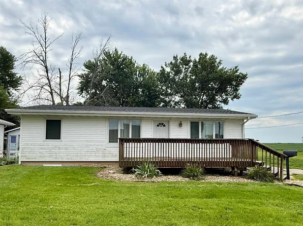 610 Maple St, Reinbeck, IA 50669