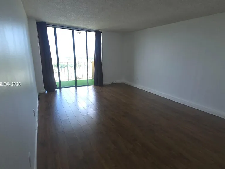 2350 NE 135th St #1402 — Photo 10