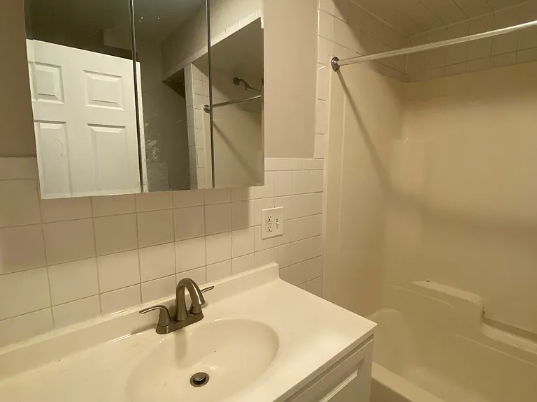 1709 W Division St #2 — Photo 7