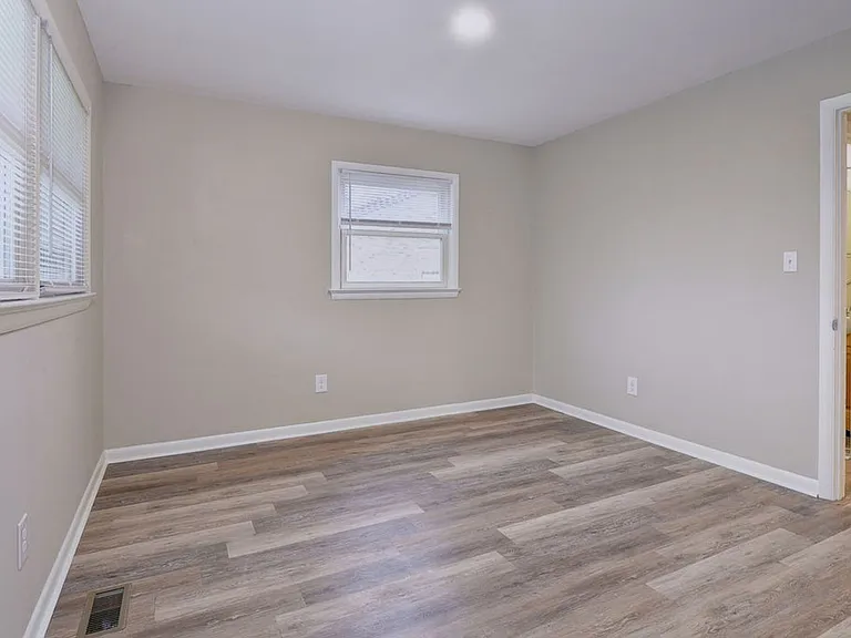 485 Colony Rd — Photo 16