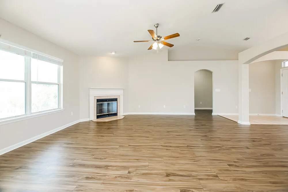 3 bed, 2.0 bath, 1601 sqft, $2,910 — Photo 4