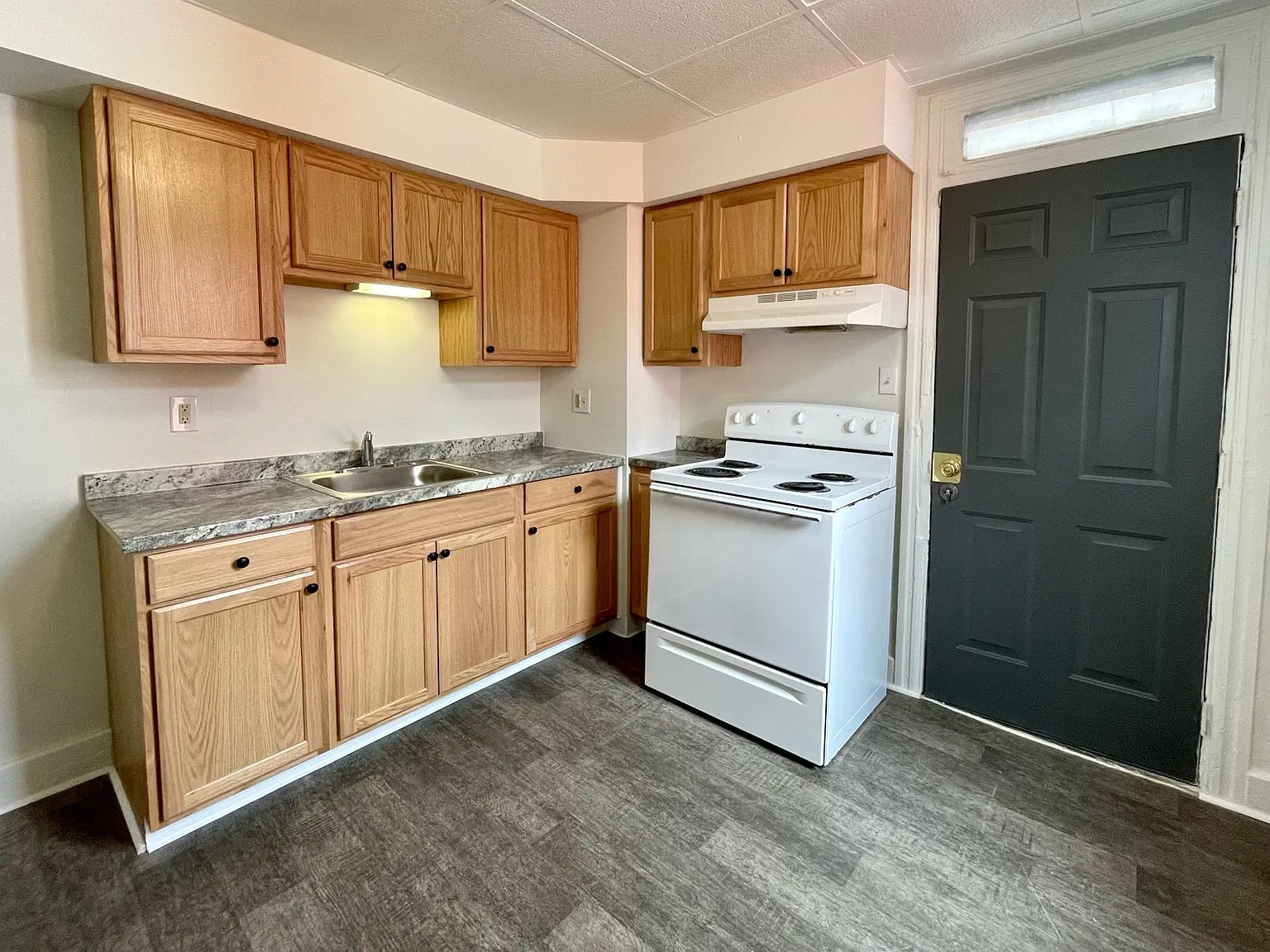 817 E Philadelphia St — Photo 1