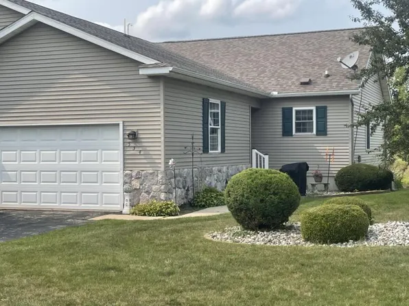 534 Hampton Lake Dr, Essexville, MI 48732