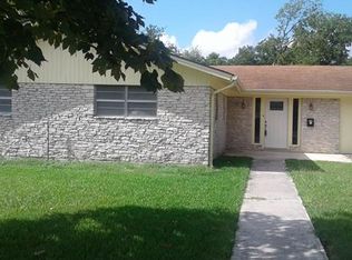 1312 Woodlawn St, Lockhart, TX 78644