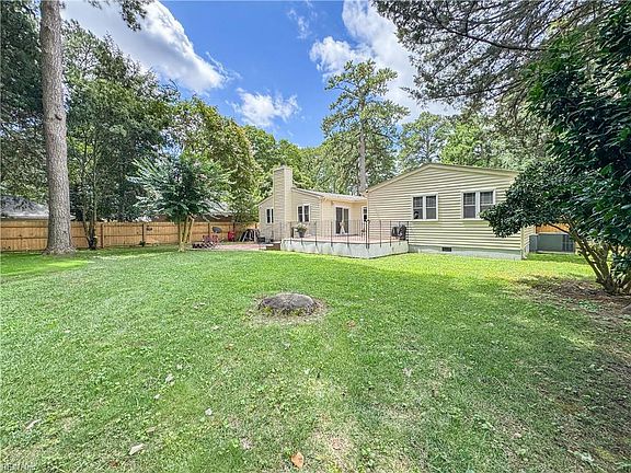 3rd image of 1052 Old Canterbury Dr