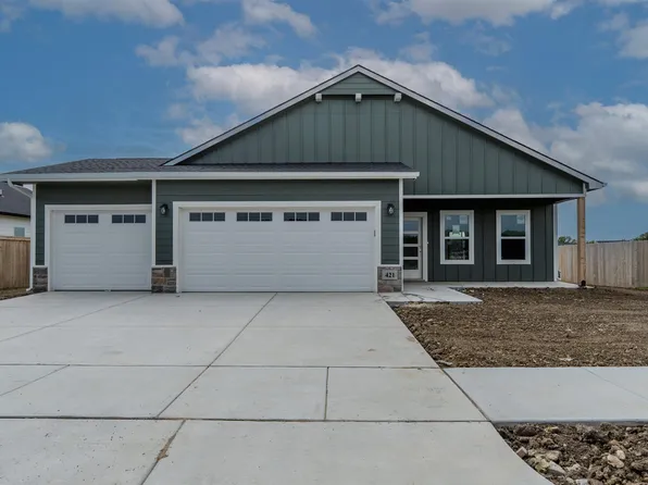 421 N Woodstone St, Derby, KS 67037