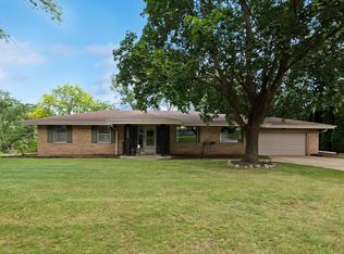 21670 Cologne Rd, Waukesha, WI 53186