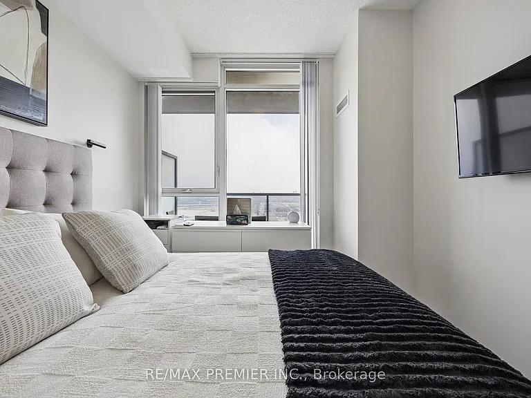 7895 Jane St #1717 — Photo 36