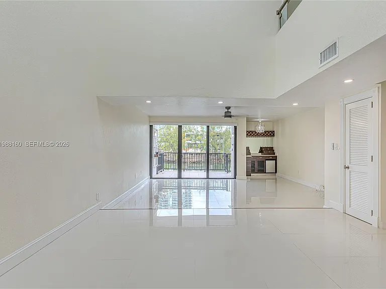 231 Poinciana Dr #401 — Photo 11
