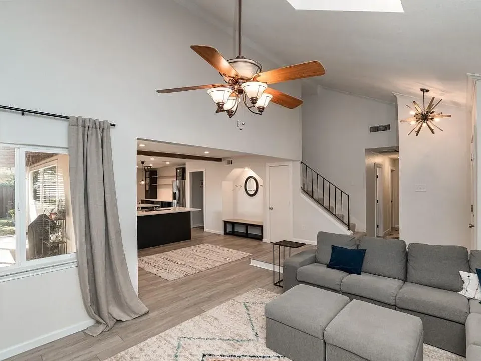 2116 Oak Brook Dr