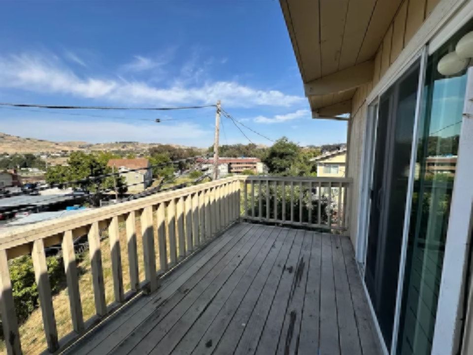 1st image of 1560 Valle Vista Ave