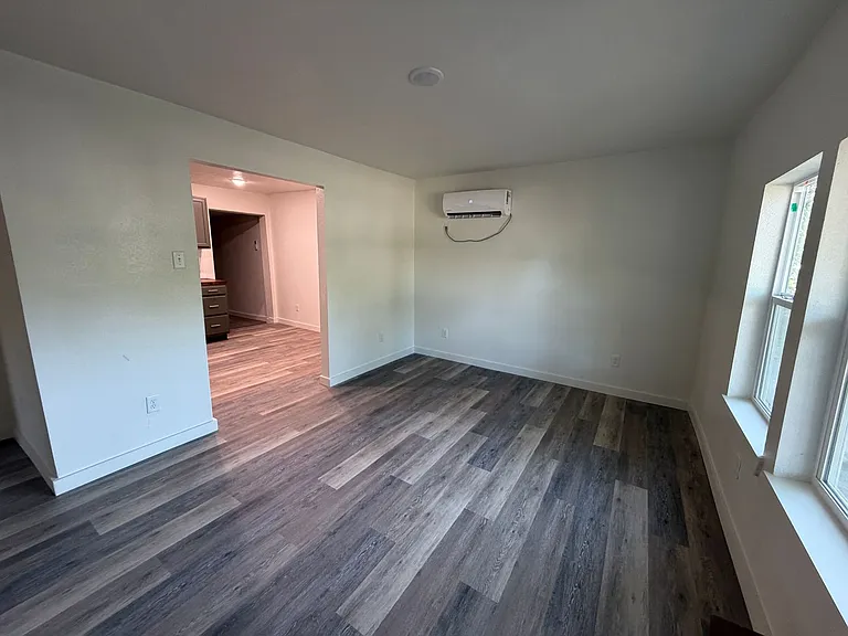 410 W Lincoln Ave — Photo 4