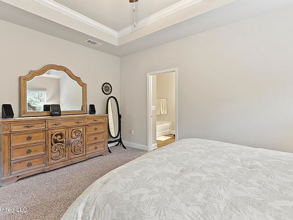 5th image of 6884 Sweetclover Dr