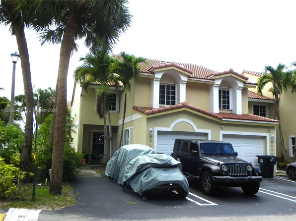 8211 Southgate Blvd, Pompano Beach, FL 33068