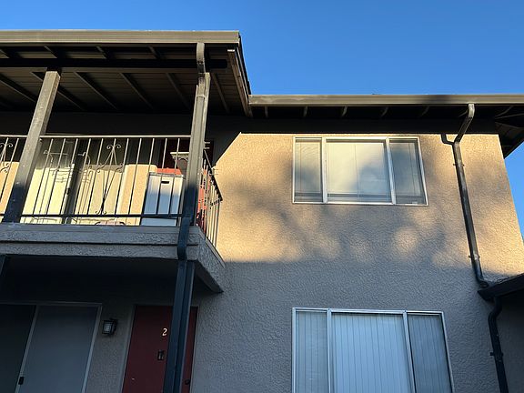 3rd image of 961 College Ave APT 3