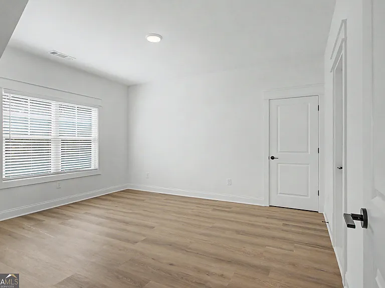 347 Crestwood Rd — Photo 24