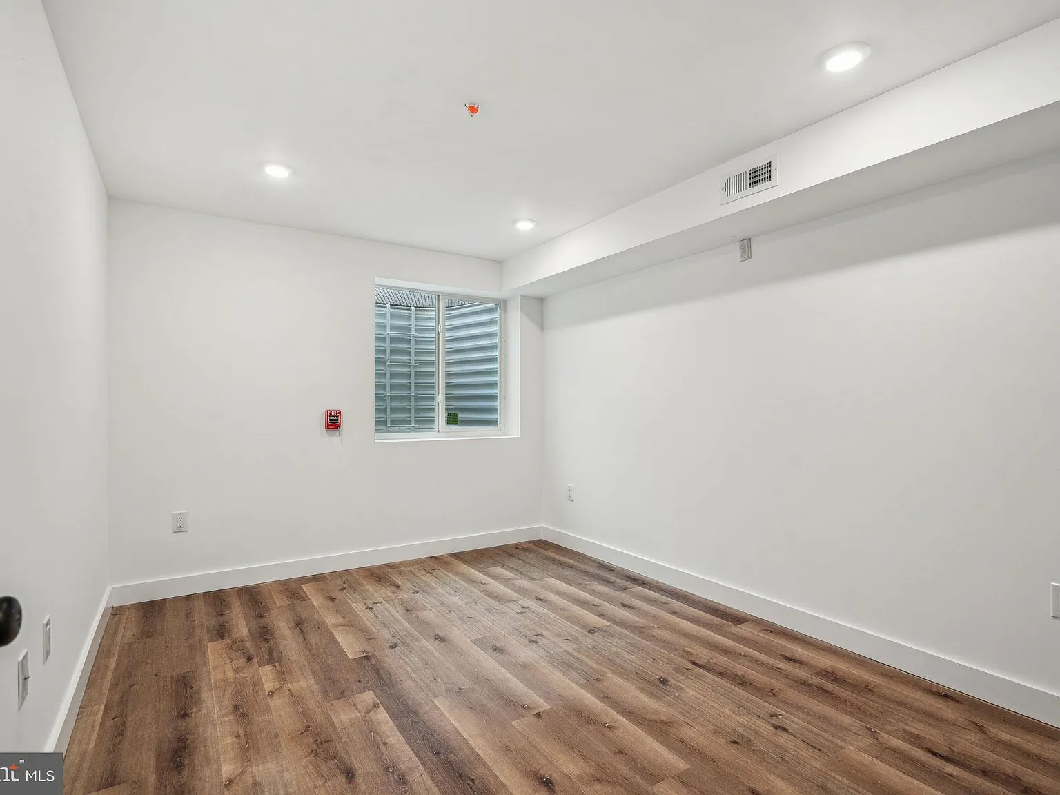 1 bed, 1.0 bath, 3606 sqft, $1,300 — Photo 3