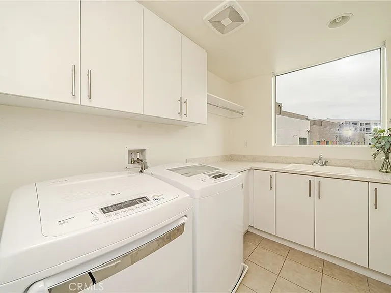 248 Rockefeller — Photo 36