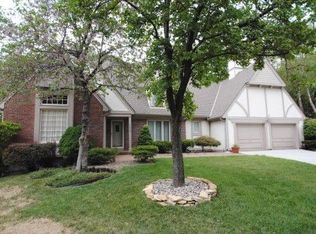 10058 Hemlock Dr, Overland Park, KS 66212