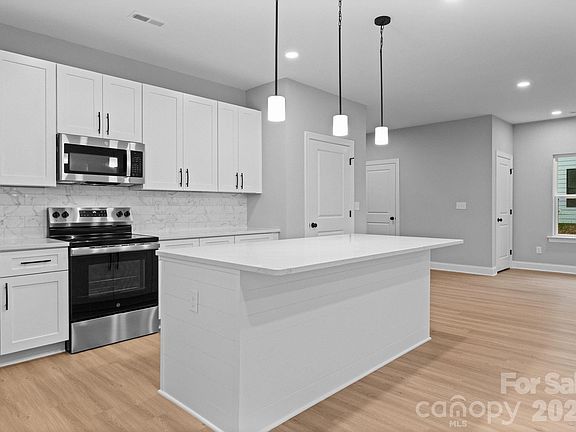 3rd image of 8823 Dogwood Dr