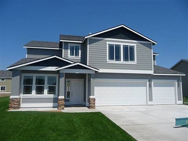 1st image of 635 Pikes Peak Dr