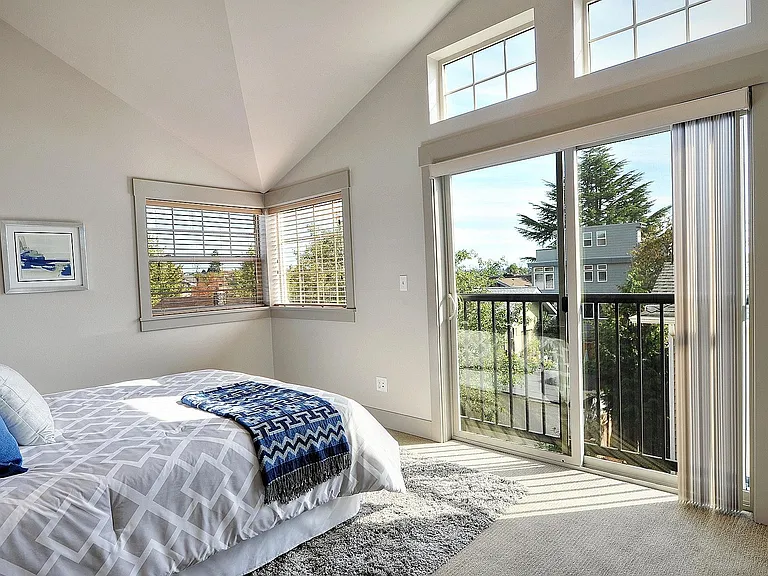 4504 Fremont Ave N #B — Photo 11